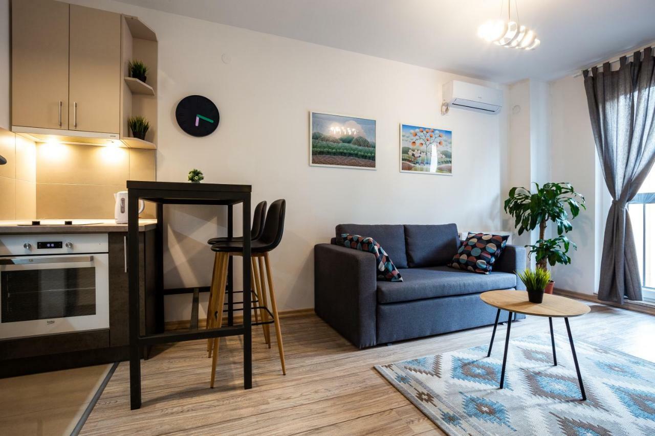 Ferienwohnung Modern Naive Downtown With Free Private Garage-Fast Wi-Fi Novi Sad Exterior foto
