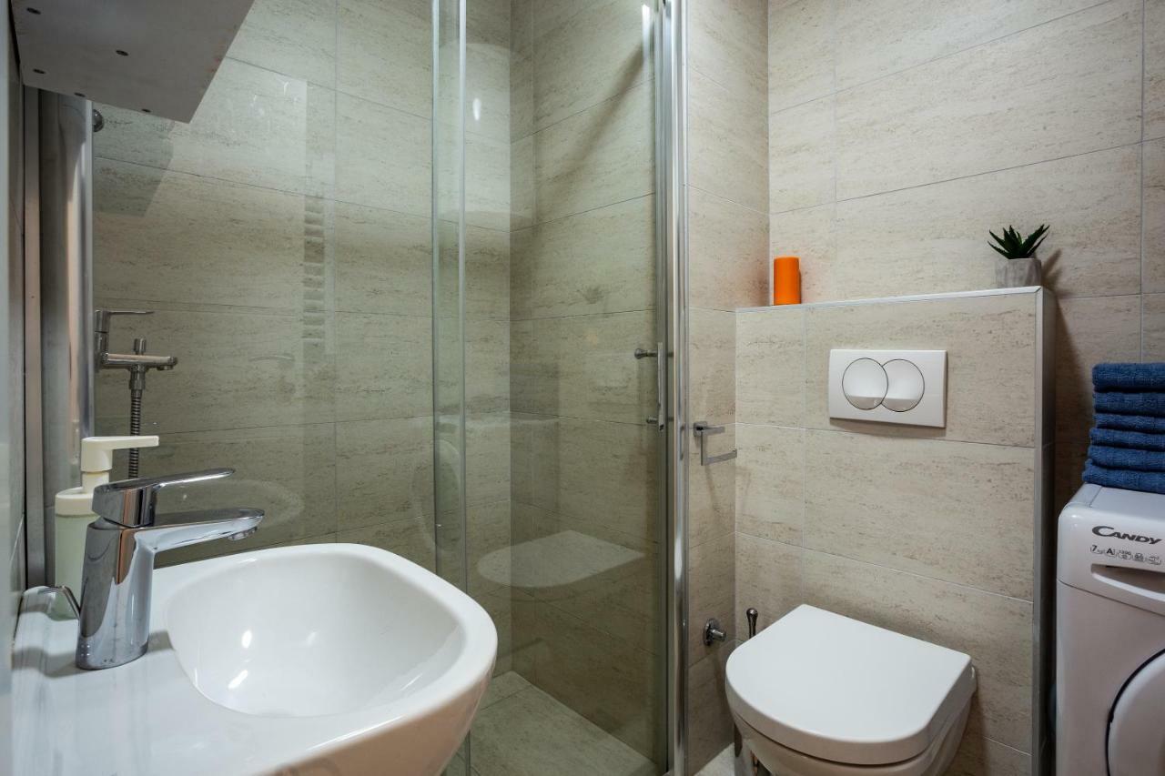Ferienwohnung Modern Naive Downtown With Free Private Garage-Fast Wi-Fi Novi Sad Exterior foto