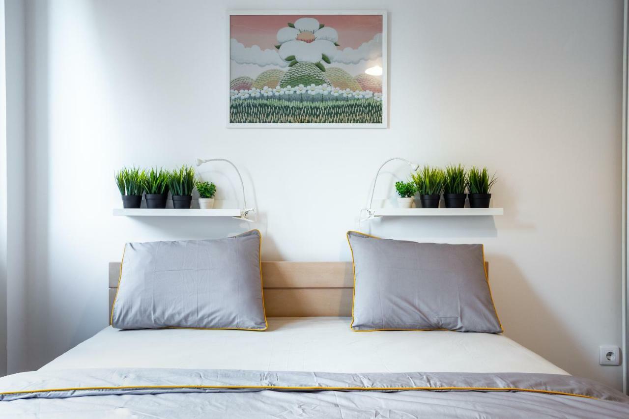 Ferienwohnung Modern Naive Downtown With Free Private Garage-Fast Wi-Fi Novi Sad Exterior foto