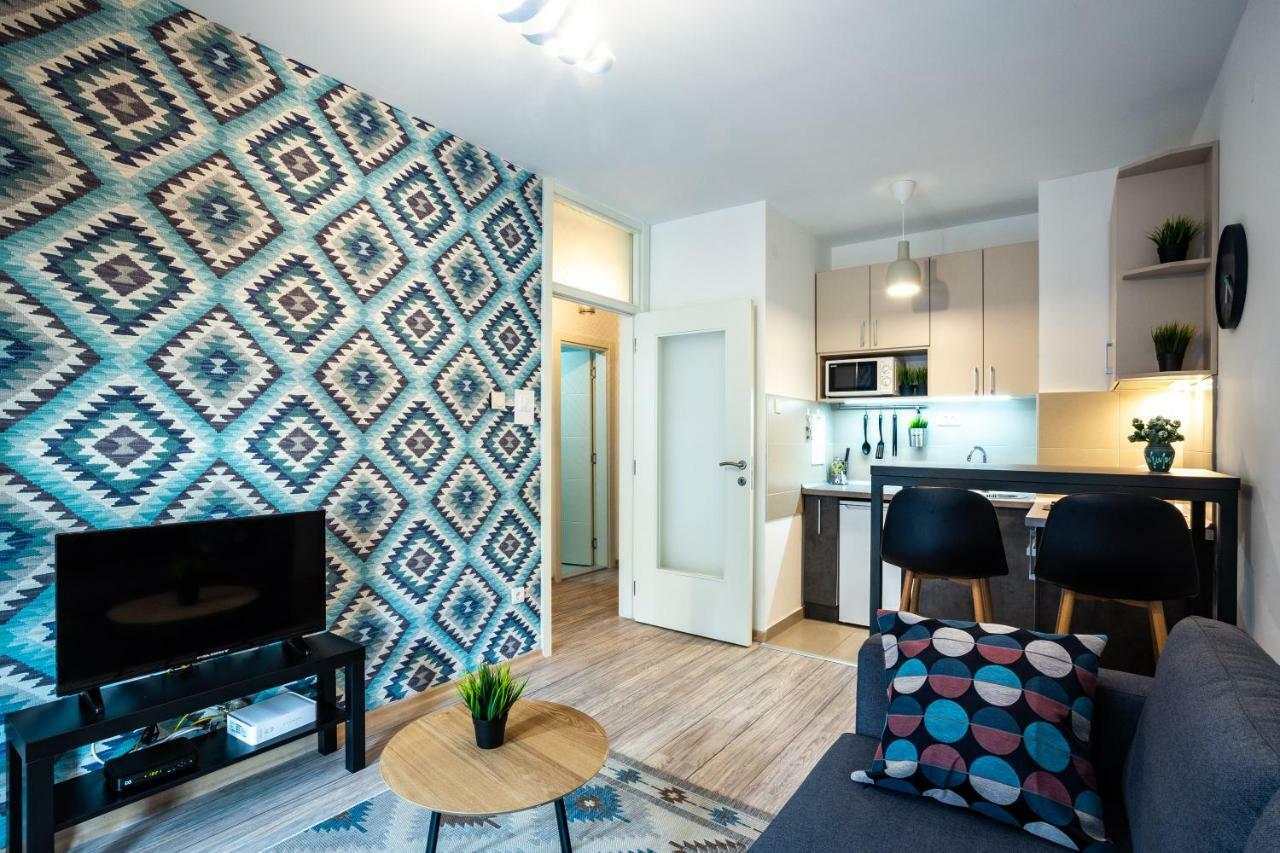 Ferienwohnung Modern Naive Downtown With Free Private Garage-Fast Wi-Fi Novi Sad Exterior foto