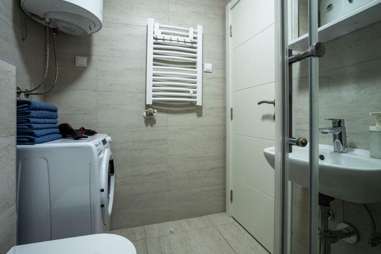 Ferienwohnung Modern Naive Downtown With Free Private Garage-Fast Wi-Fi Novi Sad Exterior foto