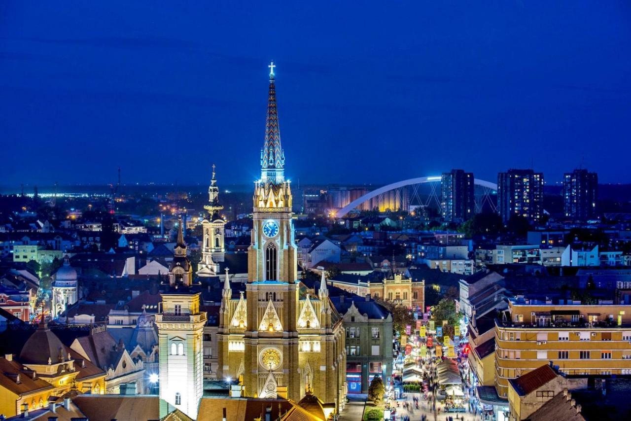 Ferienwohnung Modern Naive Downtown With Free Private Garage-Fast Wi-Fi Novi Sad Exterior foto
